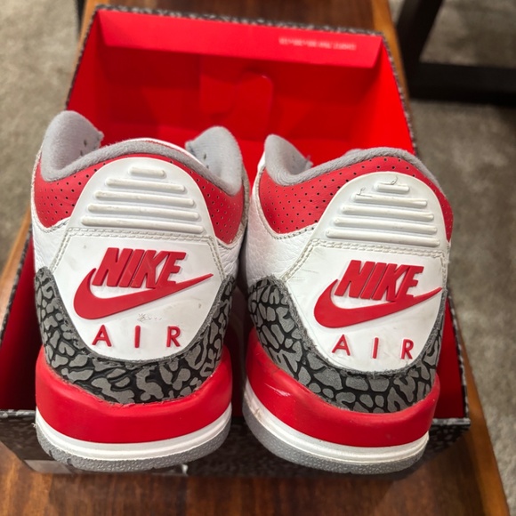 Nike Air Jordan 3 Retro - Picture 3 of 5
